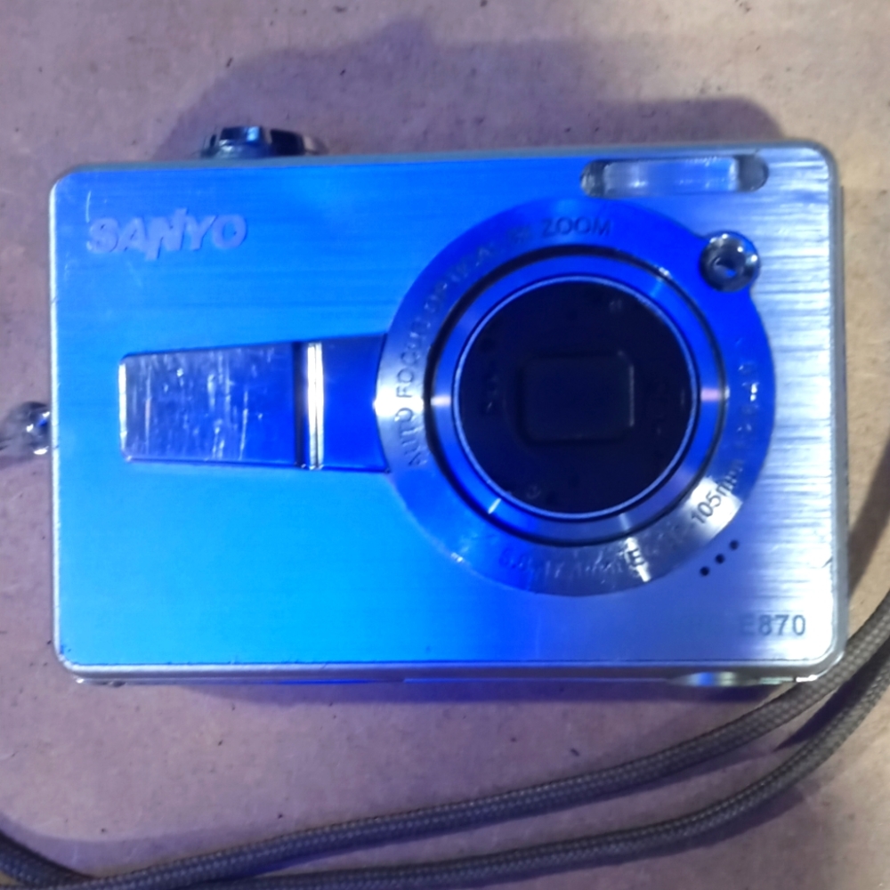 SANYO  8.1 MEGA PIXELS CAMERA